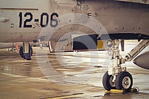 F18 nosewheel photo
