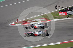 F1 Photo : Formula 1 race car McLaren overtaking