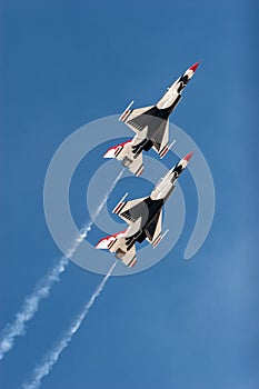 F16 thunderbird planes at airshow