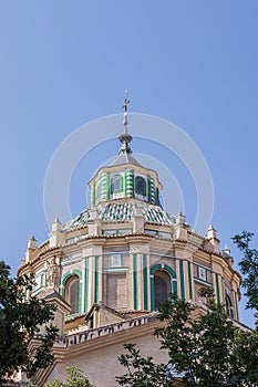 Fachada a cúpula basílica 