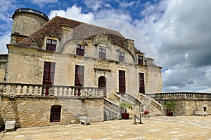 Facade and entrance of Duras castle