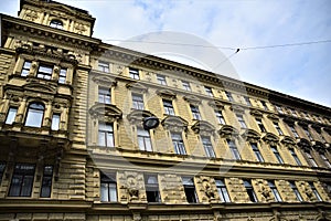 Facade of a historic building, located near the atule museum of the famous father of spicoanalysis in Vienna, under the blue sky.