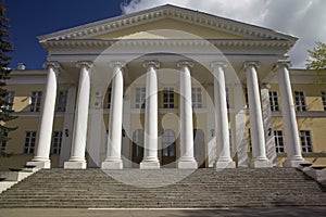 The facade of the mariinsky hospital for the poor in moscow .