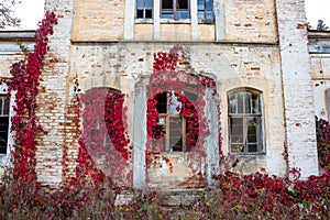 The facade of the old outbuilding with the mezzanine of the Panskoye estate