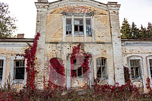 The facade of the old outbuilding with the mezzanine of the Panskoye estate