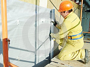 Facade Plasterer at exterior insulation work