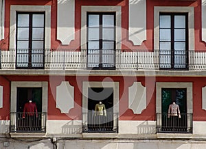 Facade with showcase