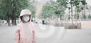 Face  Children Wearing a  cloth mask with Family to prevent germs, toxic fumes, and dust. Prevention of bacterial infection