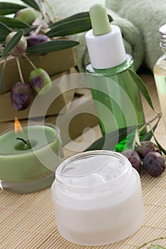 Face Cream and Olives Spa Set