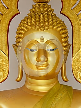 Face Golden buddha statue