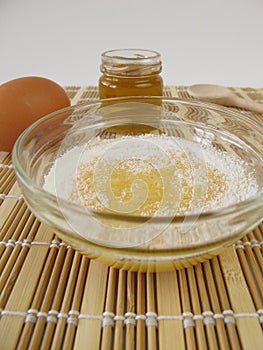 Face mask with honey, egg yolk and powdered milk