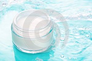 Face Moisturizing Cream with Water Splash