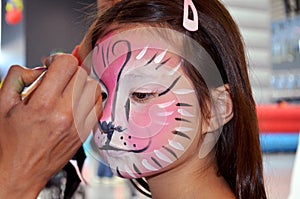 Face painting tiger