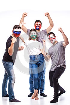 Portrét tváře fotbalových fanoušků, kteří podporují svůj národní tým: Slovensko, Wales, Rusko, Anglie