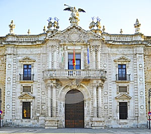 Fachada principal de la Real FÃ¡brica de Tabacos de Sevilla, AndalucÃ­a, EspaÃ±a.