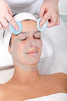Facial beauty treatment