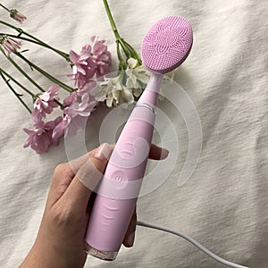 Facial cleaneser brush