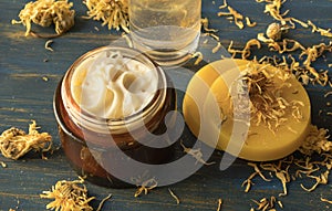 Facial cream of calendula and beeswax