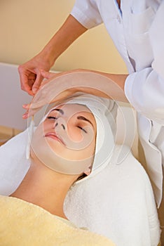 Facial cryogenic massage