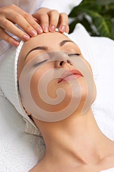 Facial massage (beauty salon series)