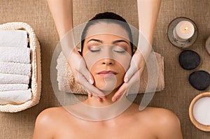 Tvárový masáž na kúpele 