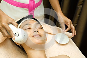 Facial treatment with collagen serum