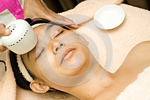 Facial treatment with collagen serum