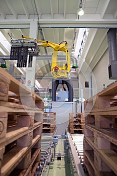 Factory - Production of cardboard foodstuff containers