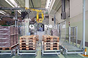 Factory - Production of cardboard foodstuff containers