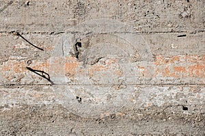 Facture of a concrete wall with white splits removed by a sunny day