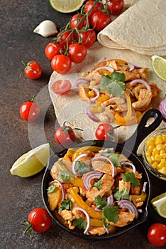 Fajita with chicken and yellow pepper