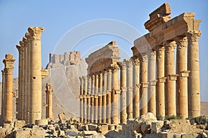 Fakhr-al-Din al-Maani Castle above Palmira ruins photo