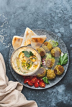 Falafel with hummus and pita bread