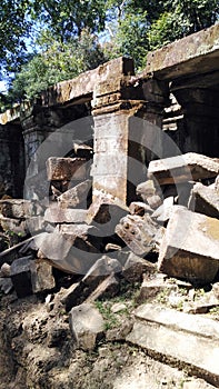 Falling of rocks in Siem Reap Temple