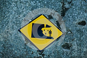 Falling stone warning sign