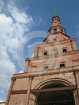 Falling tower Suumbike. Minaret of an ancient mosque. pic1