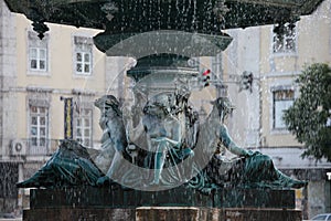 Falling water, Fountain