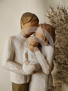 Familie wooden sculpture home decor