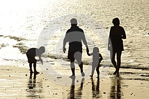 Familia sobre el Playa 