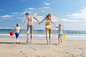 Famiglia sul Spiaggia vacanza 
