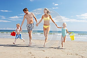 Famiglia sul Spiaggia vacanza 