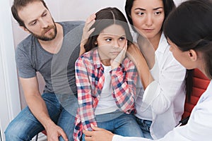 The family came to see a dentist in a medical clinic. The girl has a toothache.