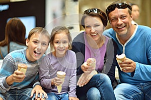 Family eating ice-creams