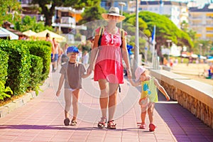 Family going to sea beach
