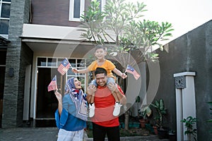 Family holding malaysia flag