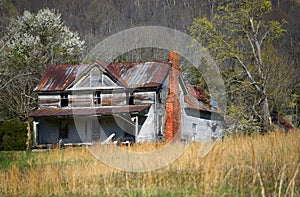 Family Home Falls into Disrepair in Tennessee