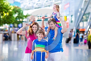 Family with kids at airport