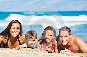 Familie auf der Strand 