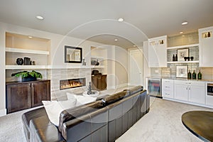 Family room design with wet bar nook