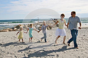 Rodina beh na pláž 